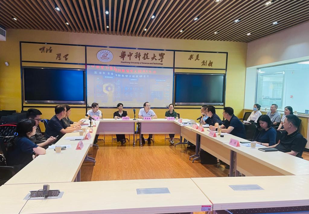 网信办组织开展五届三次教代会提案三方见面会